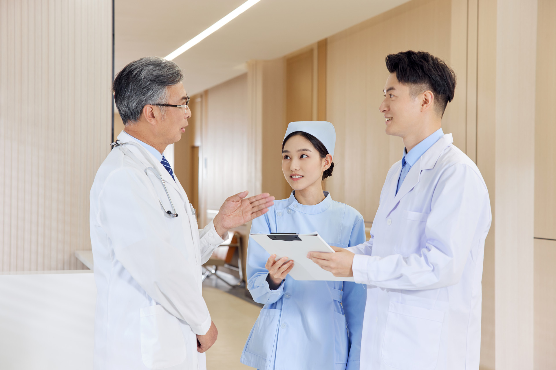 医护人员沟通交流